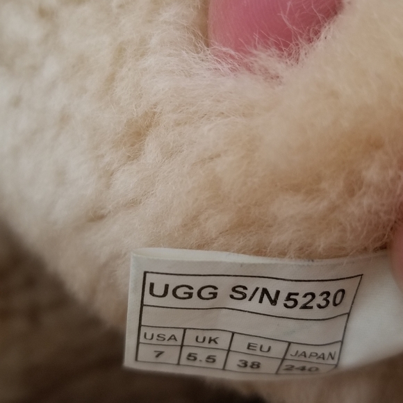 Ugg Boots. Size 7. Good Condition - Picture 6 of 12